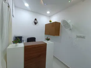 Spacious Dlx Room Near Vadapalani Murugan Temple - Image 3
