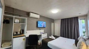 Crest Motor Inn - Image 5