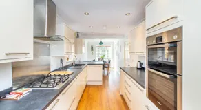 Boundary by Alt-Stay Contractor Accommodation - 5 Bed Detached Contractor Home With Parking, Wi-Fi & Full Kitchen - Ideal For Long stays - Image 3
