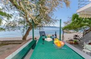 House Beach house Toma - Image 3