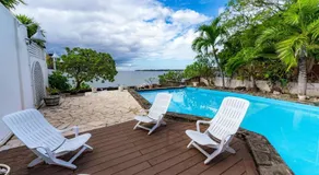 Beachfront Tamarin Villa - Image 3