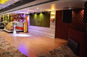 Red Apple Hotel - Image 3