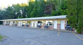 Stucco Lodge - Image 5