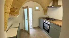 yellow house - Image 4