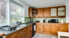 Kidlington 3 BR House with parking & large garden - Image 4