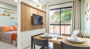 Centro da vila a 50m do mar com cozinha completa, varanda e piscina com vista panorâmica - Image 2