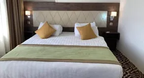 Up Town Hotel - Image 5