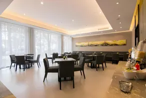 Home Inn Plus Shanghai International Tourism Resort Chuansha - Image 3