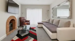 Stunning Holiday Home. Free Parking. - Image 3