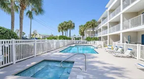 Condo with Gulf View & pool, beach access & bunks - Image 4