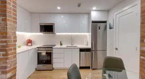 Spacious 1BDR unit with Private Patio and Parking by M11 - Image 5