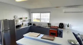 Saturn Parade Shack - Image 5
