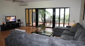 Darwin Deluxe Apartments - Image 2
