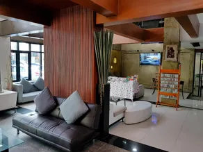 Izen Budget Hotel & Residence - Image 2