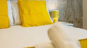 Family-Friendly 3-Bed House with Huge Garden - Image 3