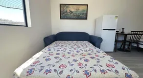 Claremont Comfort Cottage - Image 3