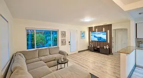 Sunny Miami Stay - Pool - BBQ - Centrally Located - Image 2