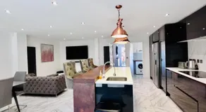 Luxury 5BR Stay With City Access - Image 3