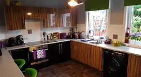 Spacious 2 double bedrooms house for a relaxing stay. - Image 2