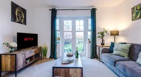 Spacious 4-Bed Townhouse in Crewe by 53 Degrees Property, Ideal for Contractors & Business, FREE Parking - Image 2