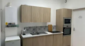 Appartement renove, RDC, proche commodites - Image 3
