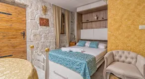 Small house - Image 2