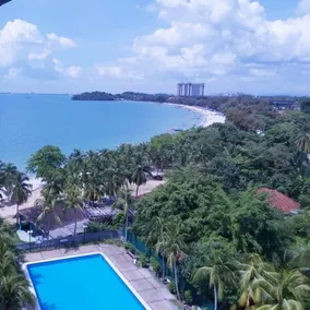 Nat's Seri Bulan beach, pool home @teluk kemang - Image 5