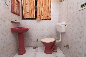 OYO 40855 Bittu Guest House - Image 4