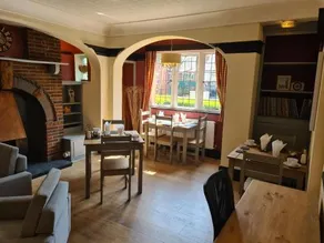 Tudor Lodge Hotel - Image 5