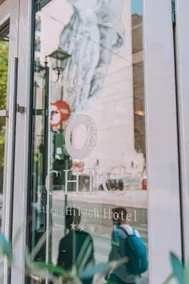 Chic Hotel - Image 4