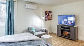 Studio w/ King Bed near Dwtn - Image 3