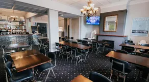 Holmesville Hotel - Image 2
