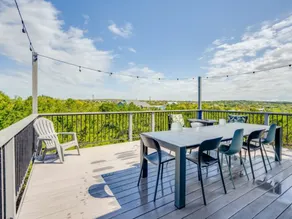 The Outlook POOL by 4.1 5bed 2bath - Image 5