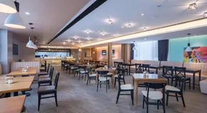 Atour Light Hotel Guiyang Fountain - Image 3