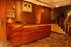 Hotel The Elegance - Image 4