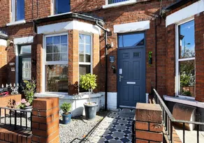 Titanic The Lady, 3 bed house-free on street parking - Image 3