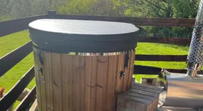 The Snug with exclusive wood fired hot tub - Image 4