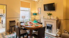 No 2 Townhouse - Image 3