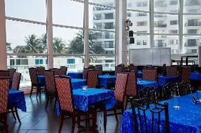 Collins Apartments by Design Suites - Image 4