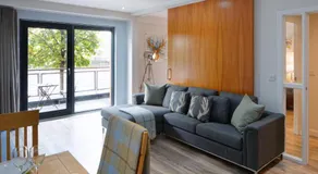 Riverside West End Apartment - Image 2