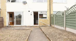 Redland Park By N And N Stays Ltd, 3 Bedroom House Perfect For Contractors & Workers, Close to local amenities and work sites in Bath, Free Parking - Image 3