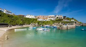 "The Penthouse Newquay" by Greenstay Serviced Accommodation - Spacious 3 Bed 3 Bath Apt with Sea Views, Sun Terrace & Private Parking - Perfect For Families, Small Groups & Business Travellers - 5 Mins To Beaches, Shops & Restaurants - Dog Friendly - Image 5