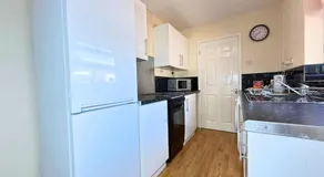 SPACIOUS 3 BEDROOM HOUSE WITH FREE STREET PARKING and WIFI IDEAL FOR CONTRACTORS by NORTH WEST ACCOMMODATION - Image 3