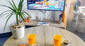 Fabron studio et Résidence de Luxe avec Piscine - Image 3
