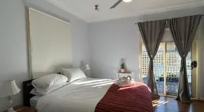 Spacious Stylish Coastal Escape - Image 2