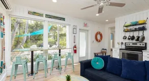 Hidden Gem Duplex in Heart of Islamorada Sleeps 8 - Image 5