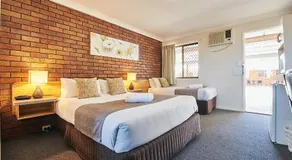 Ruthven Street Motor Inn - Image 2