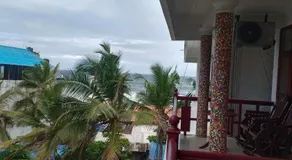 tippys beach resort - Image 4