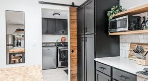 Pinewood Bungalow - Luxury Cabin, Kid-Friendly - Image 4