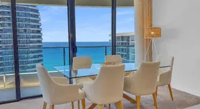 Level 30 Oracle Tower 2 Stunning views and free parking - GC Getaways - Image 2